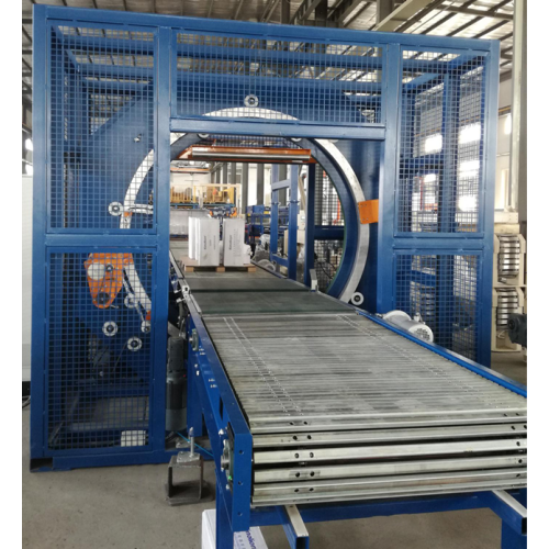 Stretch wrapping machine for motor