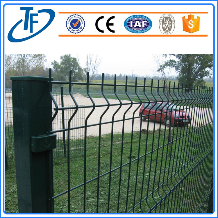 Triangular bending square post garden wire mesh fence China Manufacturer