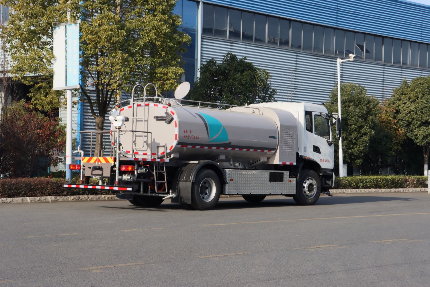 Reliable Automatic Sprinkler System on Truck