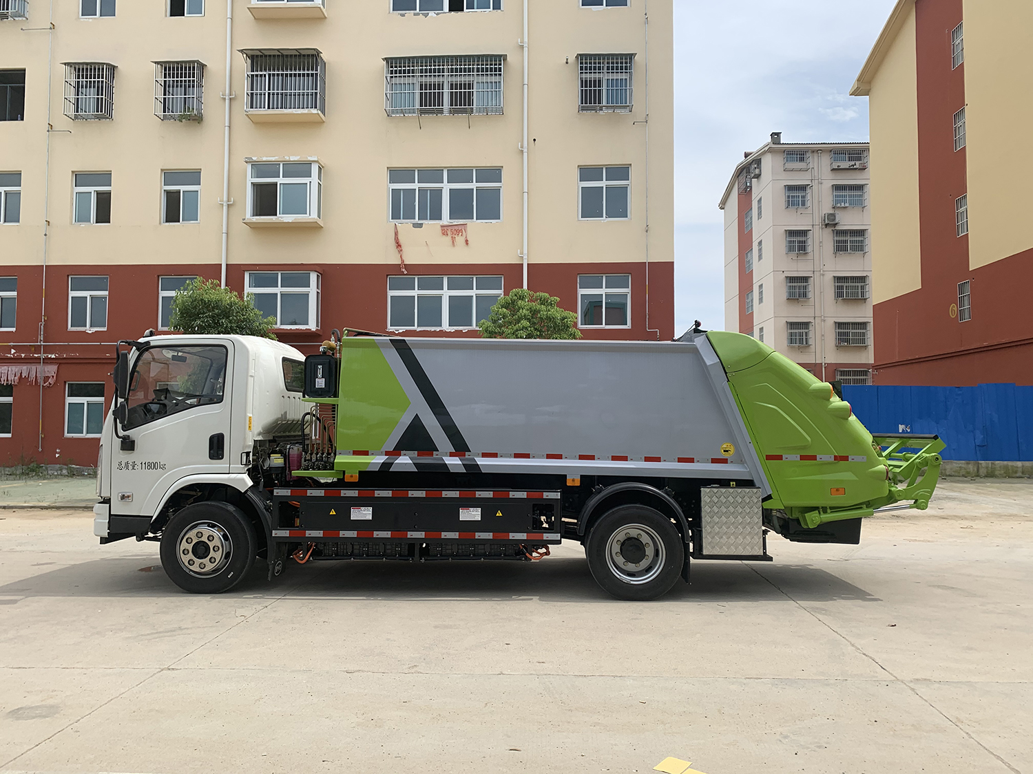 BYD 8CBM Refuse Compactor Truck