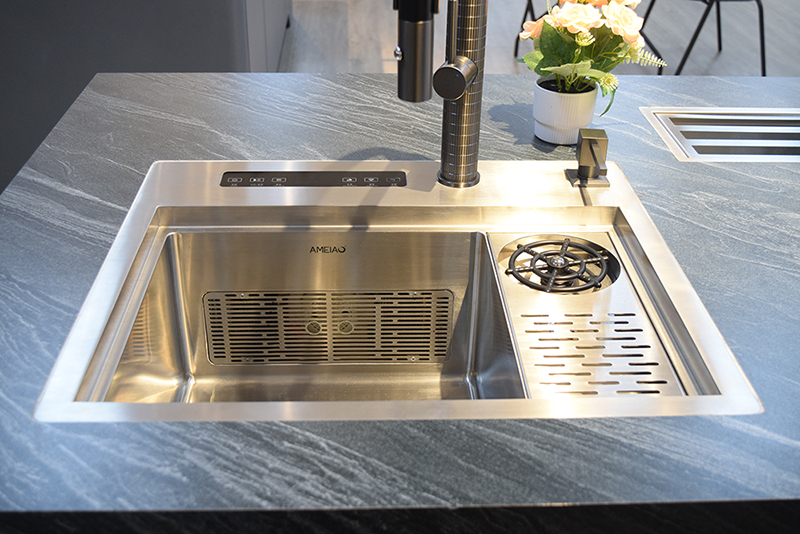 kitchen sink with cup rinser