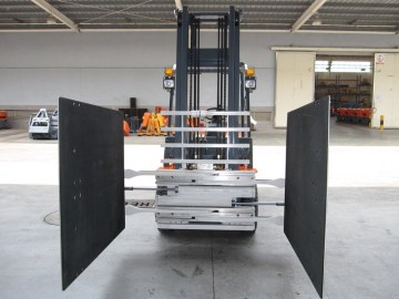 Forklift with Carton Clamp