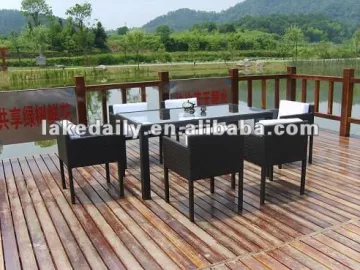Compact Rattan outdoor dinning set