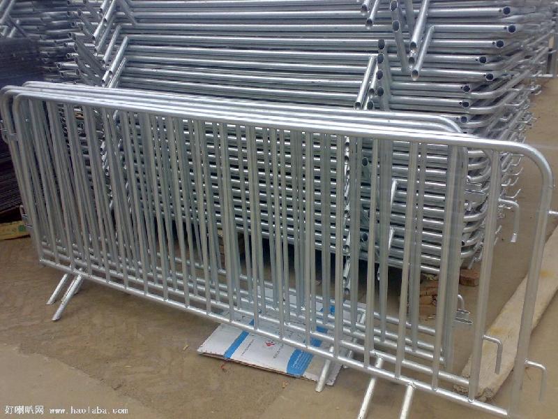 high quality galvanized or coated road safety barrier