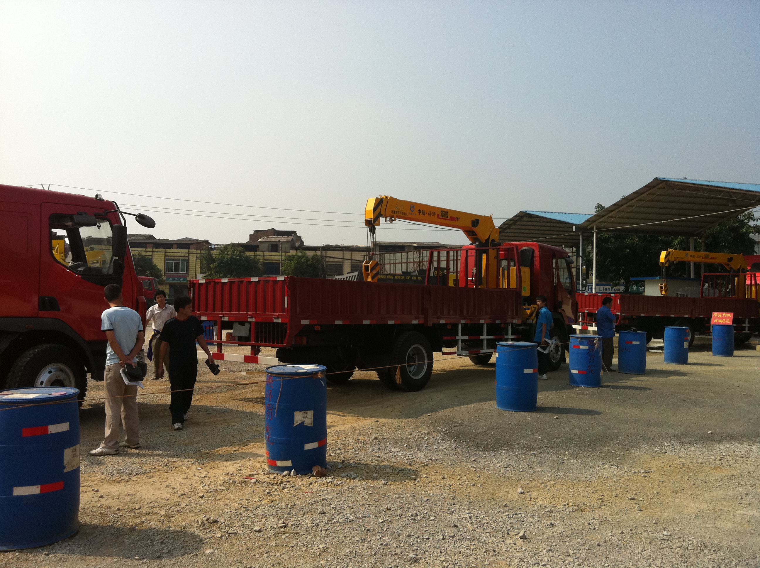 China hot sale and good sale 3 ton truck crane with dongfeng 4x2 small truck crane/small crane truck