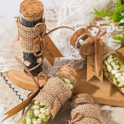 Internet Celebrities' Same Holiday Gifts: Small Glass Jar of Flower Tea for Women's Wedding Gift