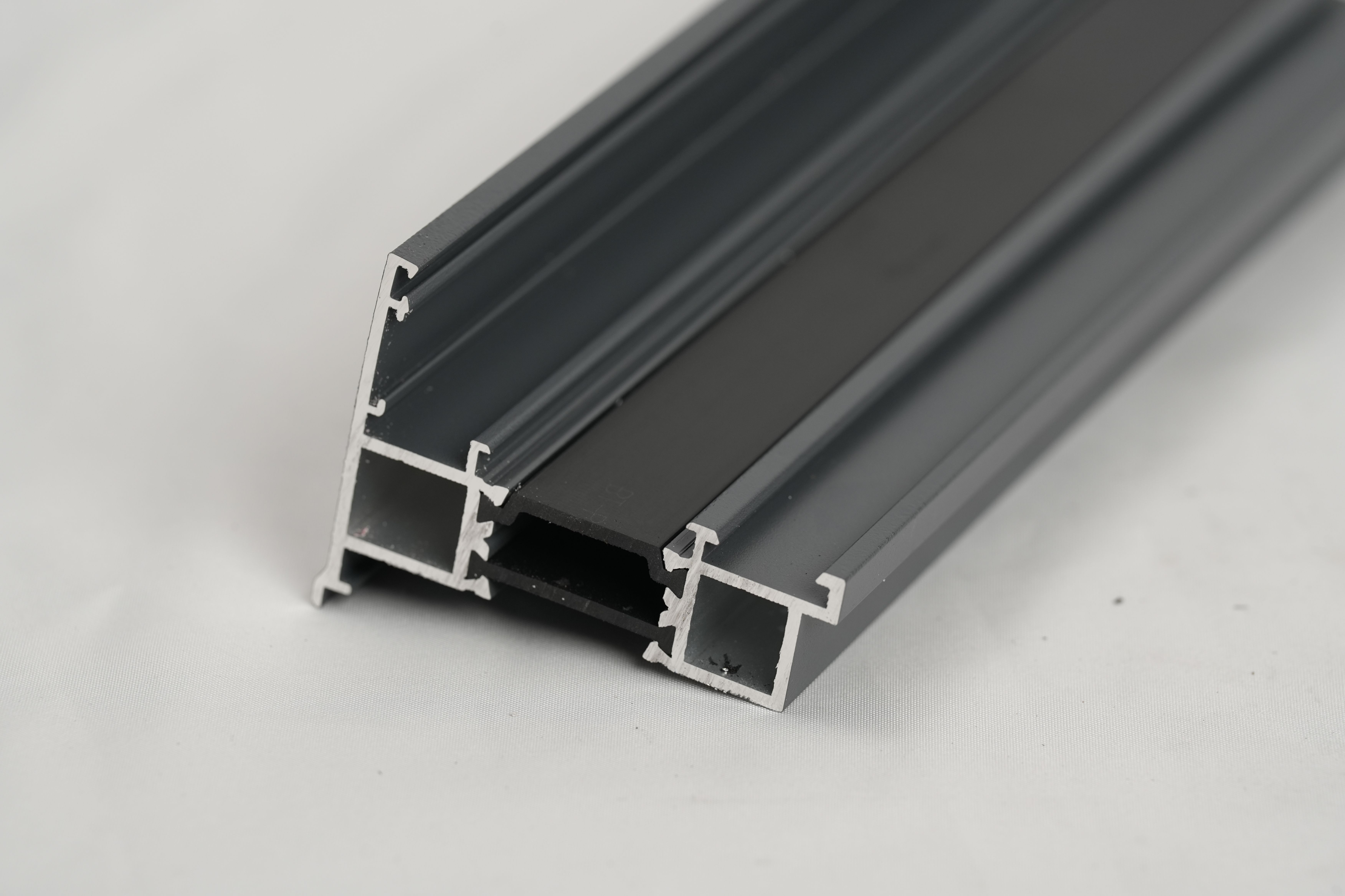 Thermal insulation profiles