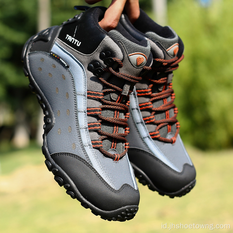 Sepatu hiking outdoor musim gugur dan musim dingin