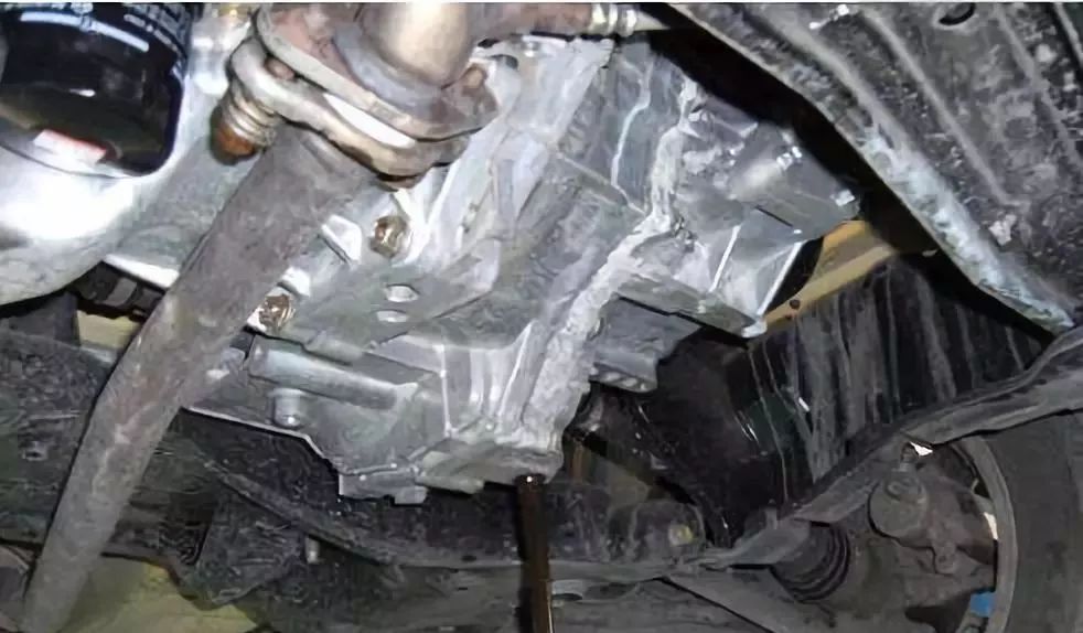 What are the properties of gear oil? How often to replace? What is the