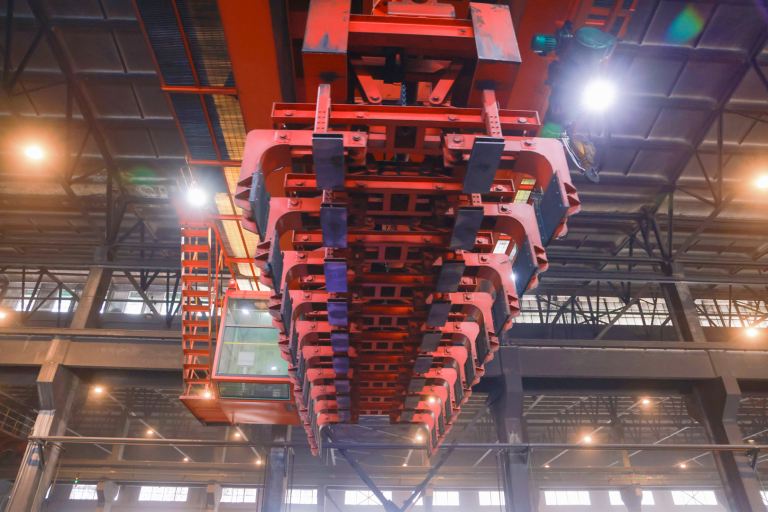 Anode Carbon Block Stacking Crane - 768x512