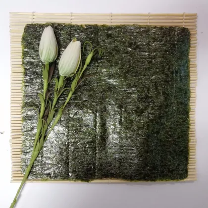 Premium Japanese Roasted Seaweed Nori: Perfect for Sushi and Onigiri
