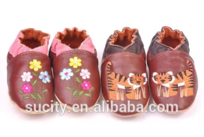 china baby leather shoe with tiger embroidered