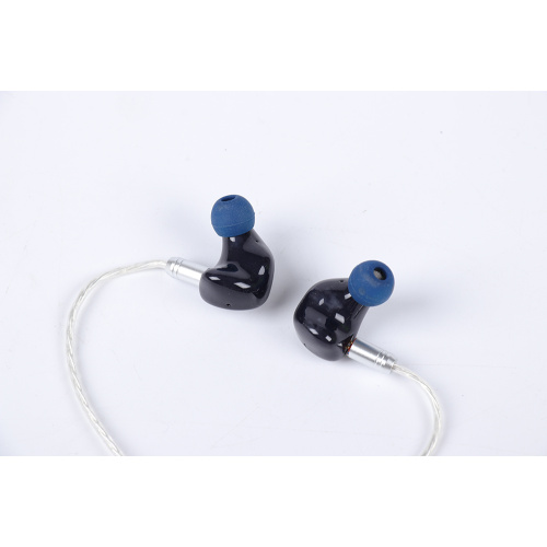 Earphone in-ear berkabel dengan kesetiaan tinggi