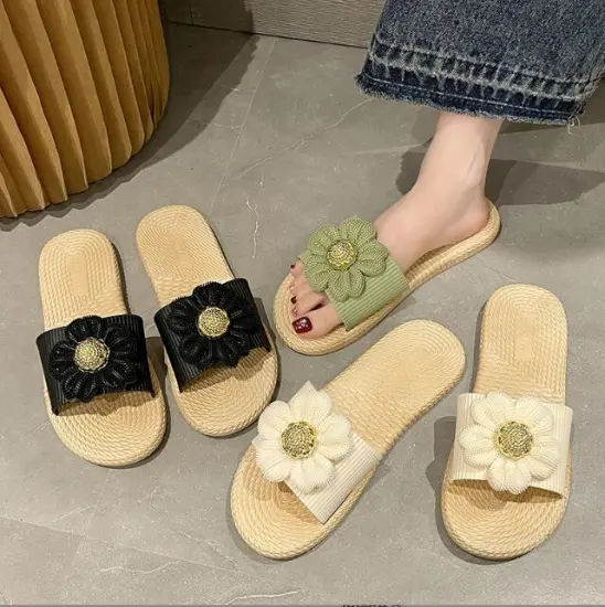 New Women's Summer Fashion Sandals with Cute Flat Flowers Design