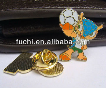 البرازيل كأس العالم التميمة دبوس تصميم الكأس دبوس الشارة المعدنية لكأس العالم البرازيل 2014