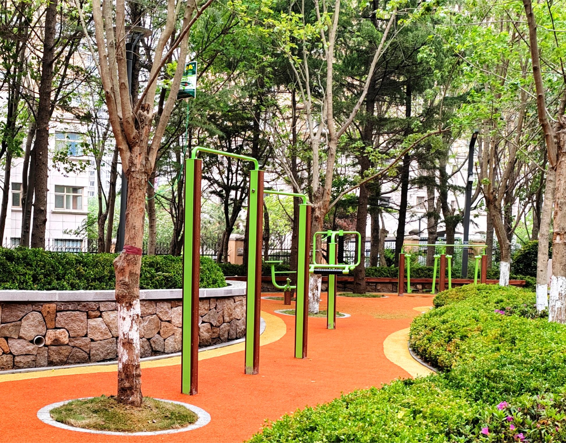 Outdoor fitness equipment