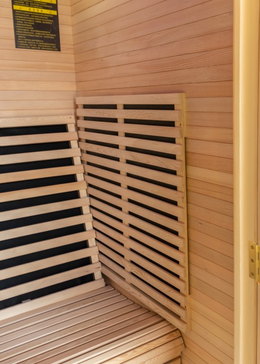 Wood infrared sauna without handrails