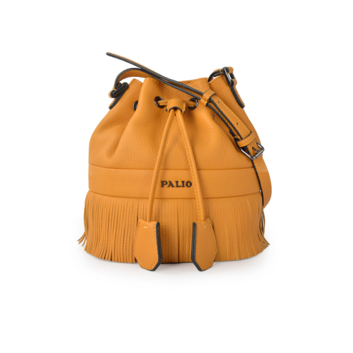 Leather bucket bag is super dirt-resistant