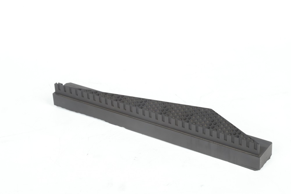 Porous graphite electrode