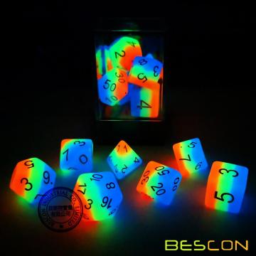 Bescon glühende Polyhedral Würfel 7er Set FRENCH KISS, leuchtende RPG Würfel Glow in Dark, DND Rollenspiel Würfel