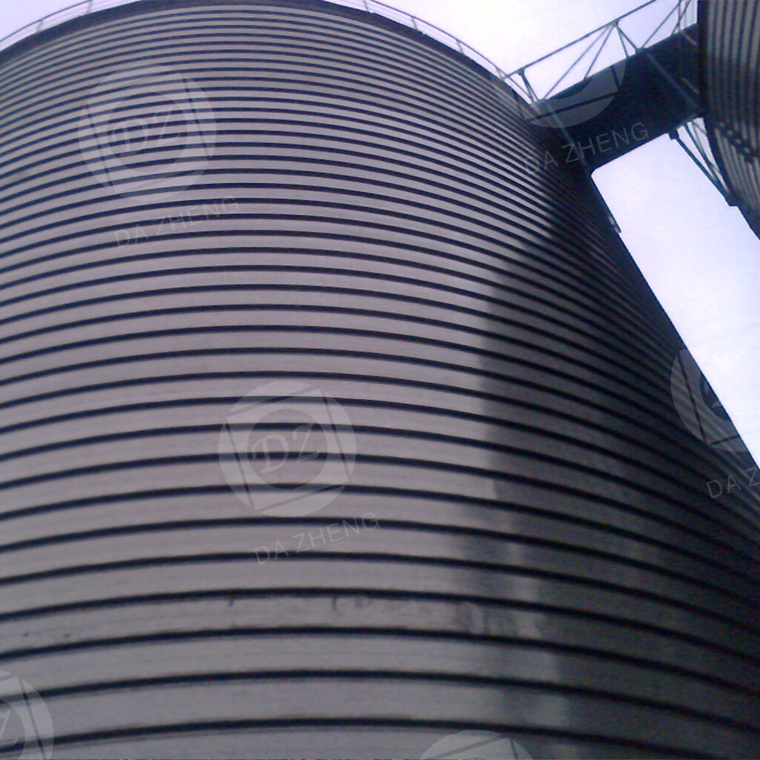 Spiral steel plate silo for gravel