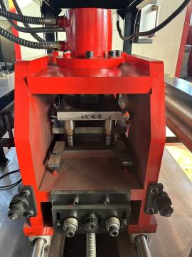 A flat bridge punching machine