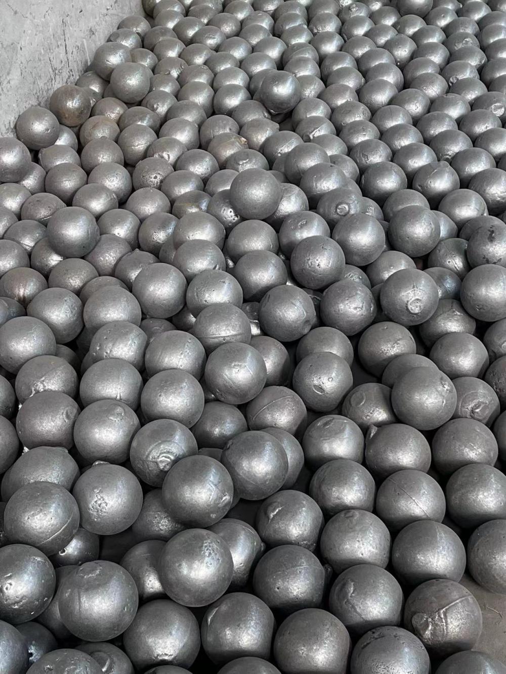 Ferrous metal and abrasion-resistant steel balls