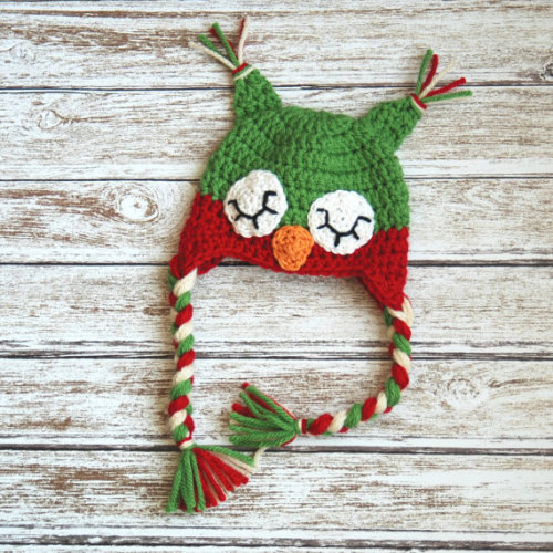 Christmas sleepy owl crochet hat in red and green for baby