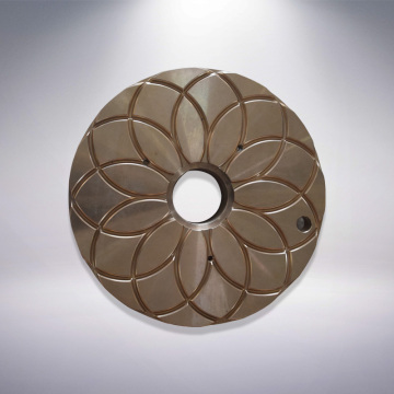Alloy wearing plate for crusher