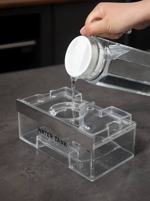 WZB4B white householdiceball maker