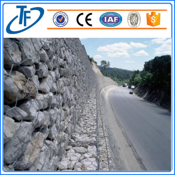 Paniers de gabions remplis de roches flexibles