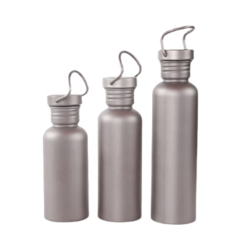 Bottiglie d'acqua in titanio: bottiglie sportive in titanio puro da 500 ml, 600 ml e 750 ml per campeggio all'aperto e sport acquatici