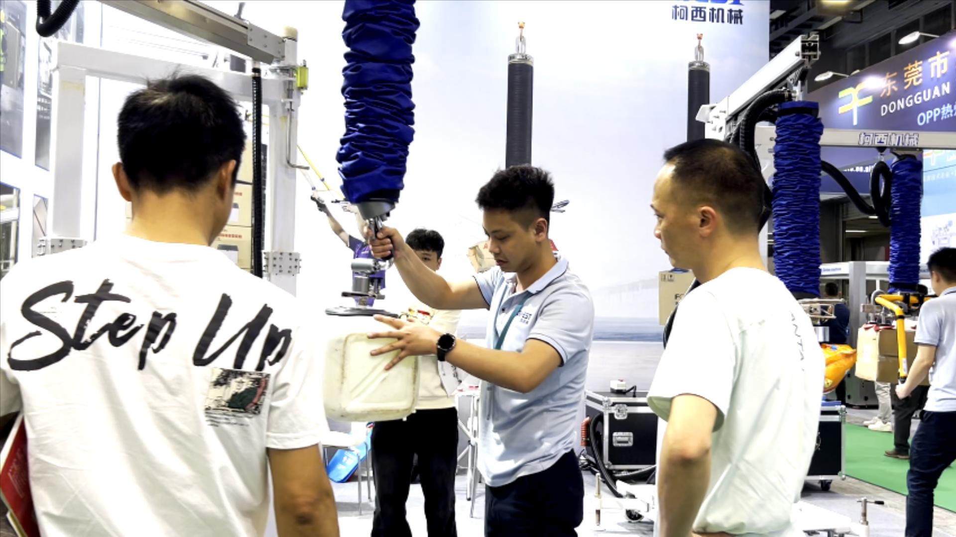 Cowest Machinery Vacuum Tube Lifter shines at SINO-PACK 2025 (5) Cowest Machinery Vacuum Tube Lifter shines at SINO-PACK 2025 (5)