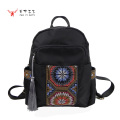 耐用防水背包，配有手工製作的民族刺繡