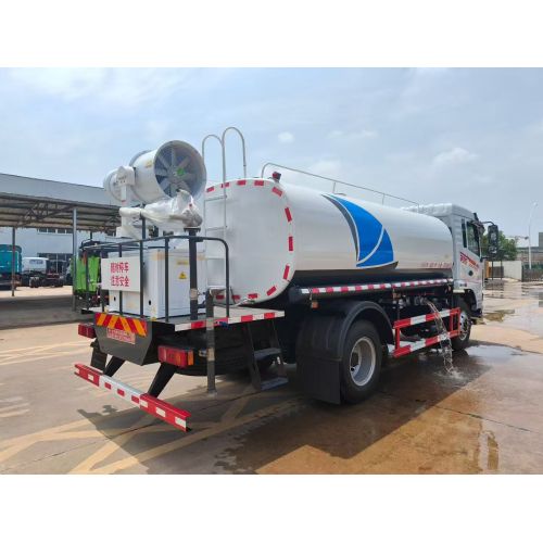 Усовершенствованный муниципальный водовоз для эффективной уборки