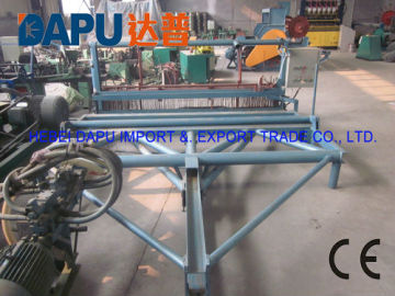 Hydraulic pressure crimped wire mesh machine