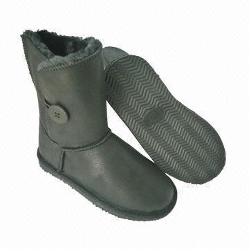 Water-resistant soft snow boot, warm, durable, customized colors are accepted