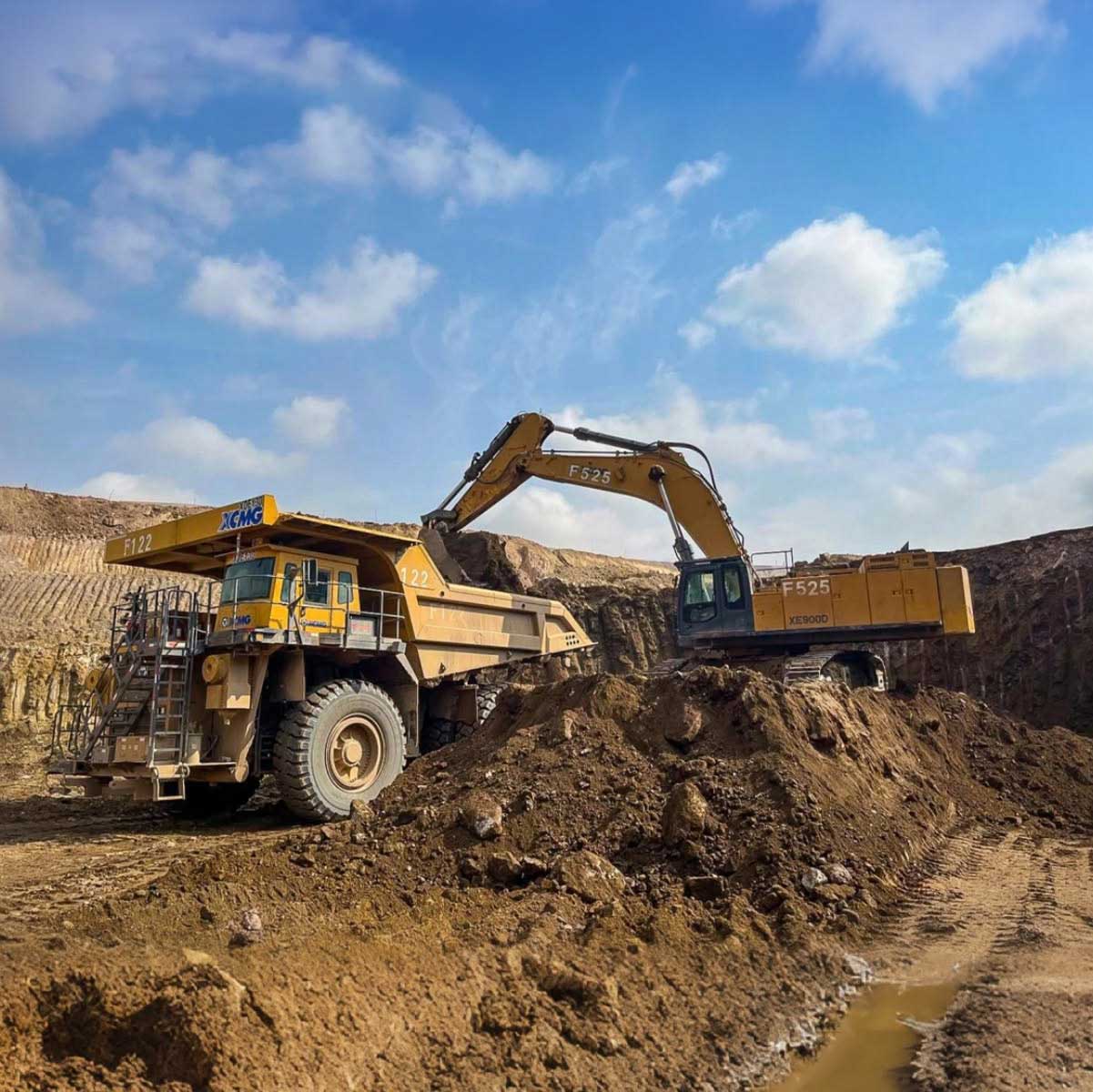XCMG-Mining-Excavator-Construction-Site XCMG-Mining-Excavator-Construction-Site