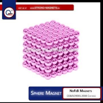 Color magnetic ball