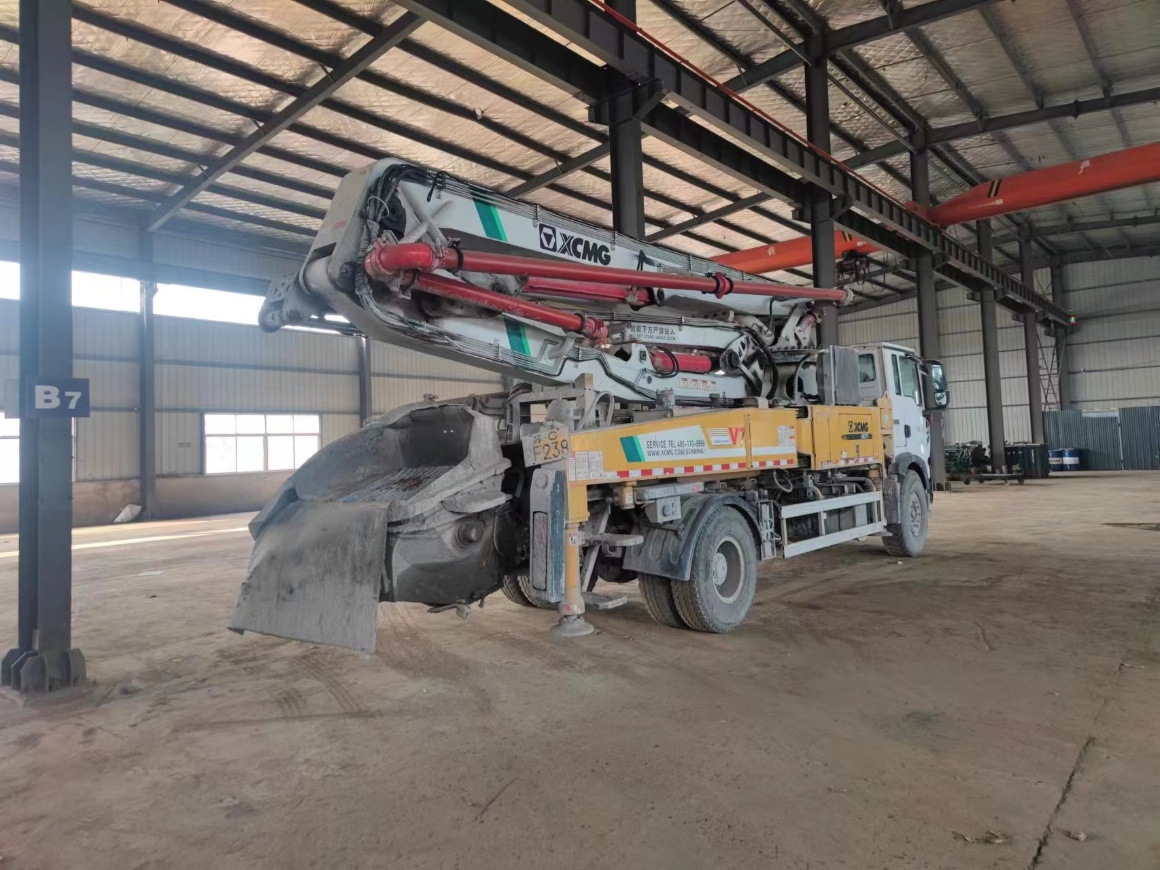 XCMG used pump truck HB37V