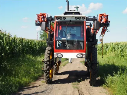 Self propelled high pressure boom sprayer