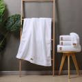 Serviette de bain en coton ensemble serviette de luxe à l'hôtel