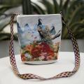 Bolso cruzado teñido en hilo hecho a mano estilo bohemio usado para mujeres