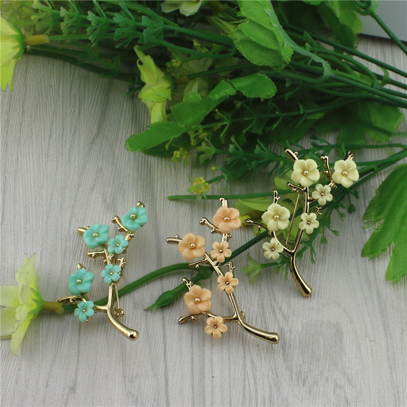 New European and American style autumn and winter beautiful fresh plum delicate fashion brooch female