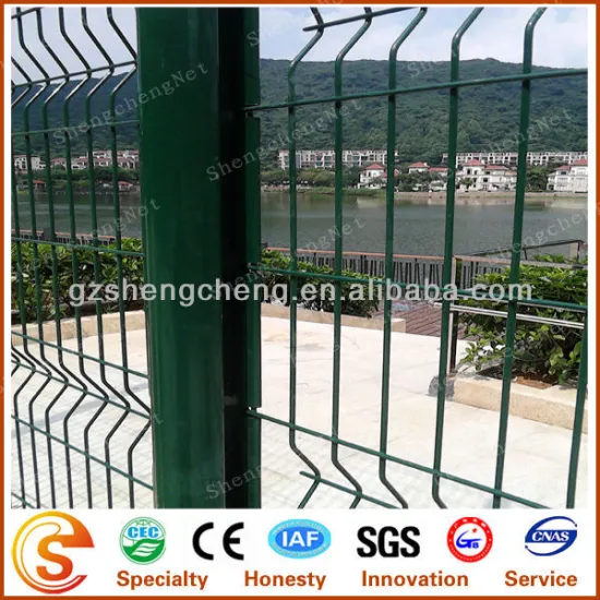 With fence fitting the villa residence wire mesh fence