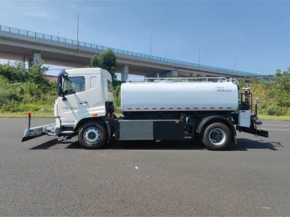 4 x 2 street cleaning truck
