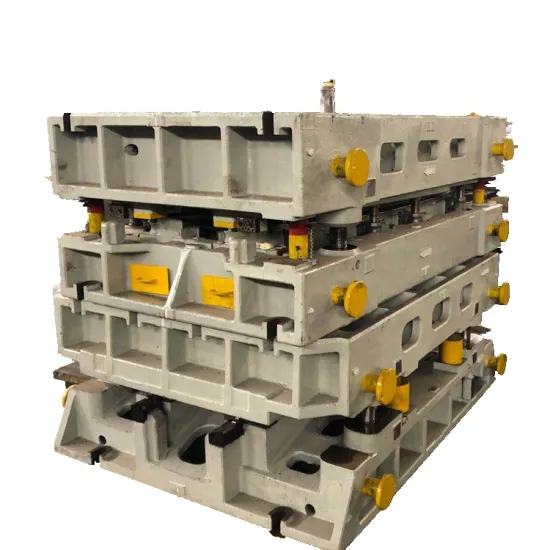 Bucket metal forming mould