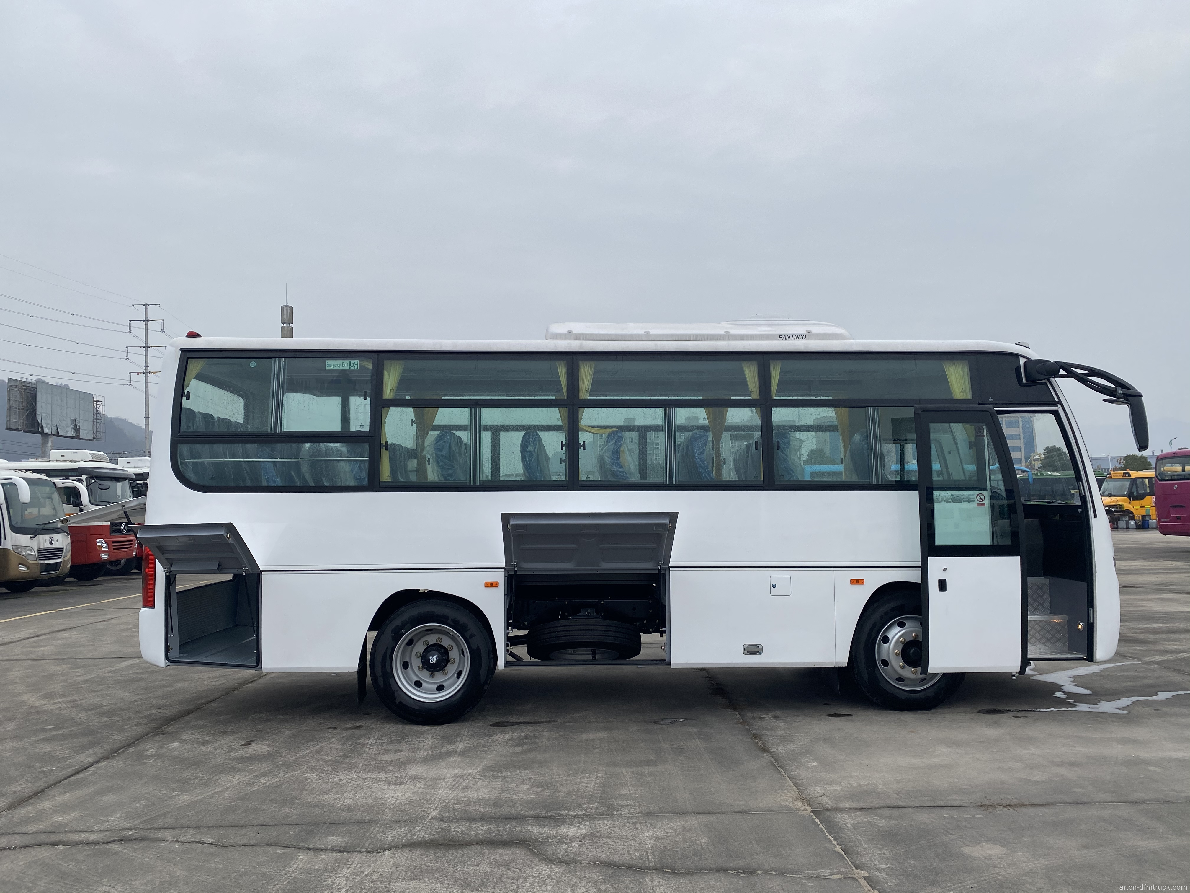 Dongfeng 35 Seats Diesel Auto Coach الحافلة السياحية