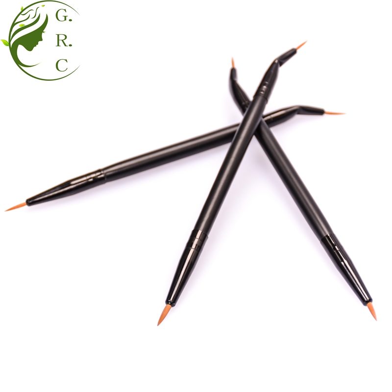 Angled Eyeliner Brush