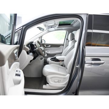 Roewe iMAX8: 550km Range Luxury MPV